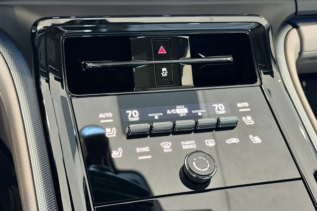 2026 Porsche 976 Panamera - Image 24 of 31