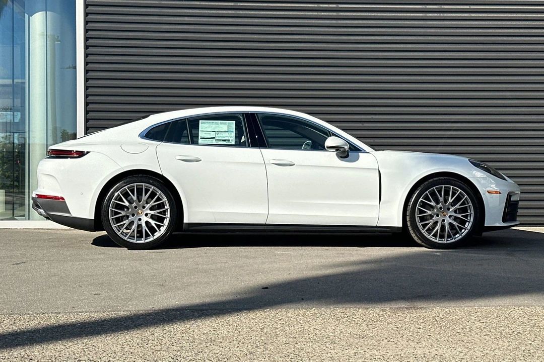 2026 Porsche 976 Panamera - Image 9 of 21