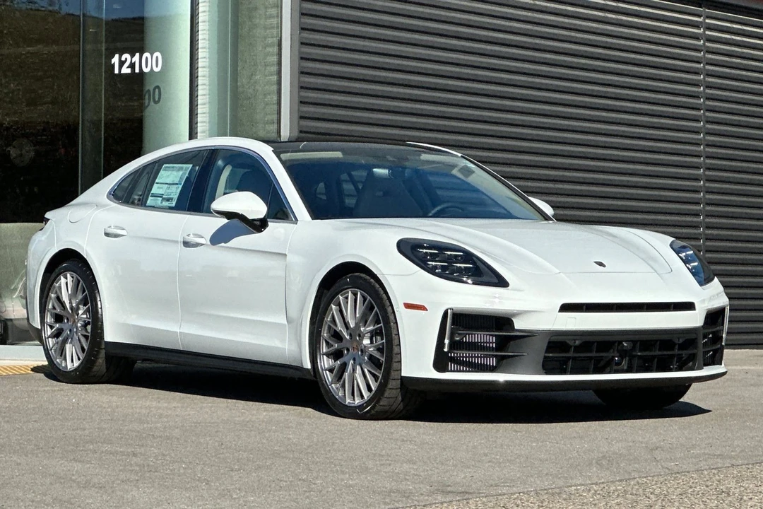 2026 Porsche 976 Panamera - Image 10 of 31