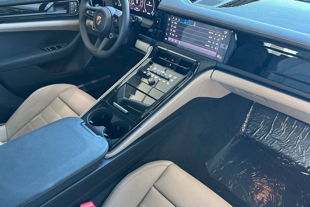 2026 Porsche 976 Panamera - Image 17 of 31