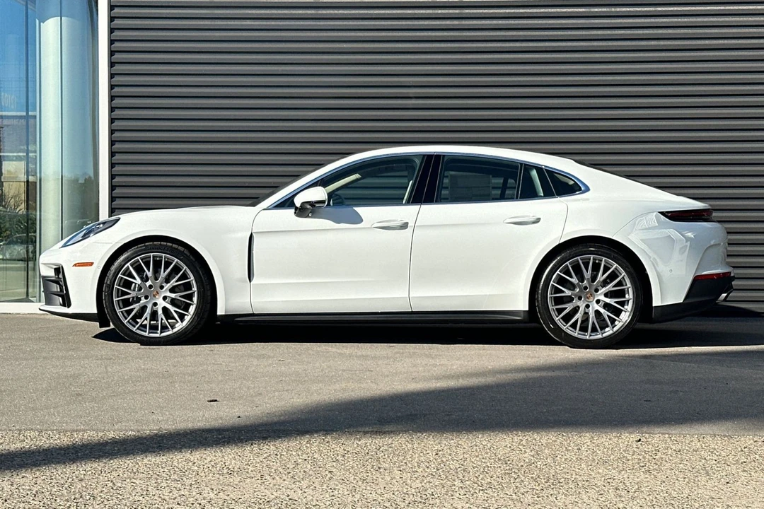2026 Porsche 976 Panamera - Image 2 of 31