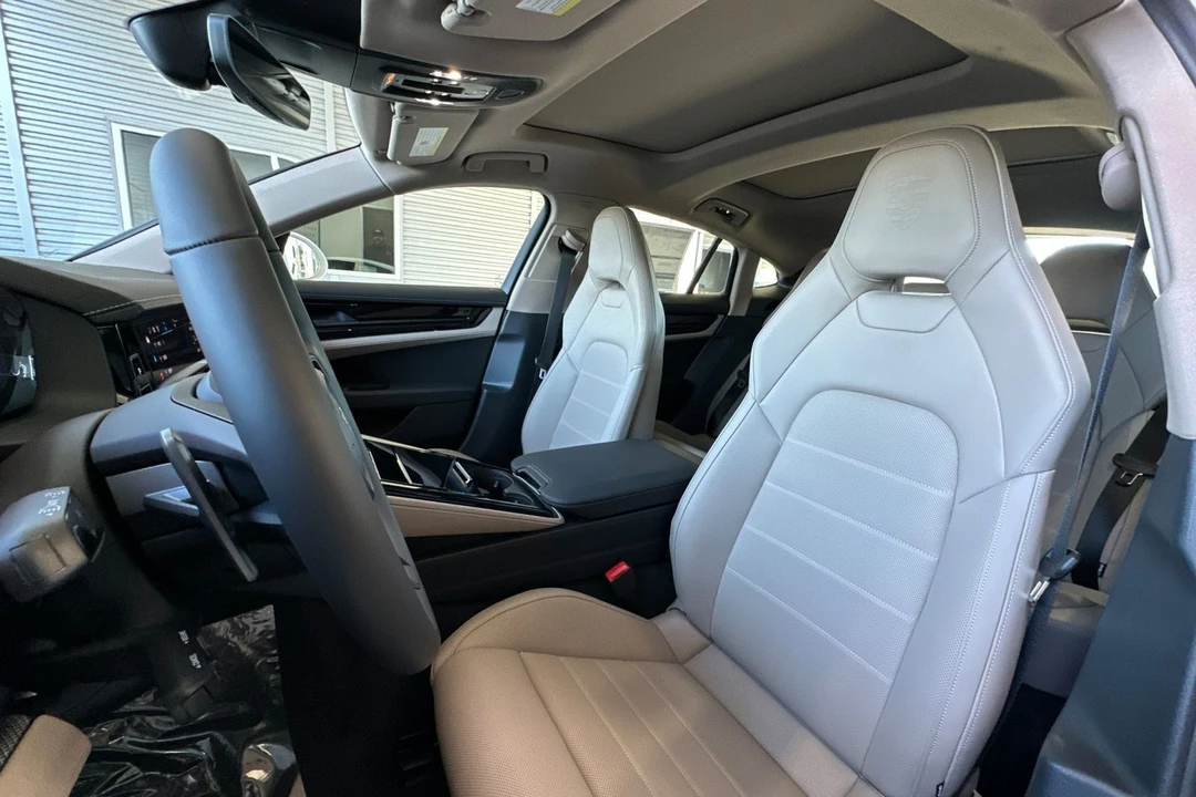 2026 Porsche 976 Panamera - Image 5 of 31