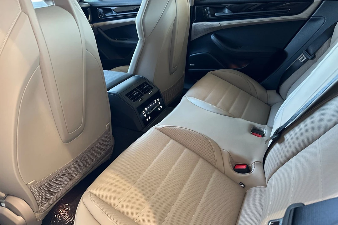 2026 Porsche 976 Panamera - Image 15 of 31