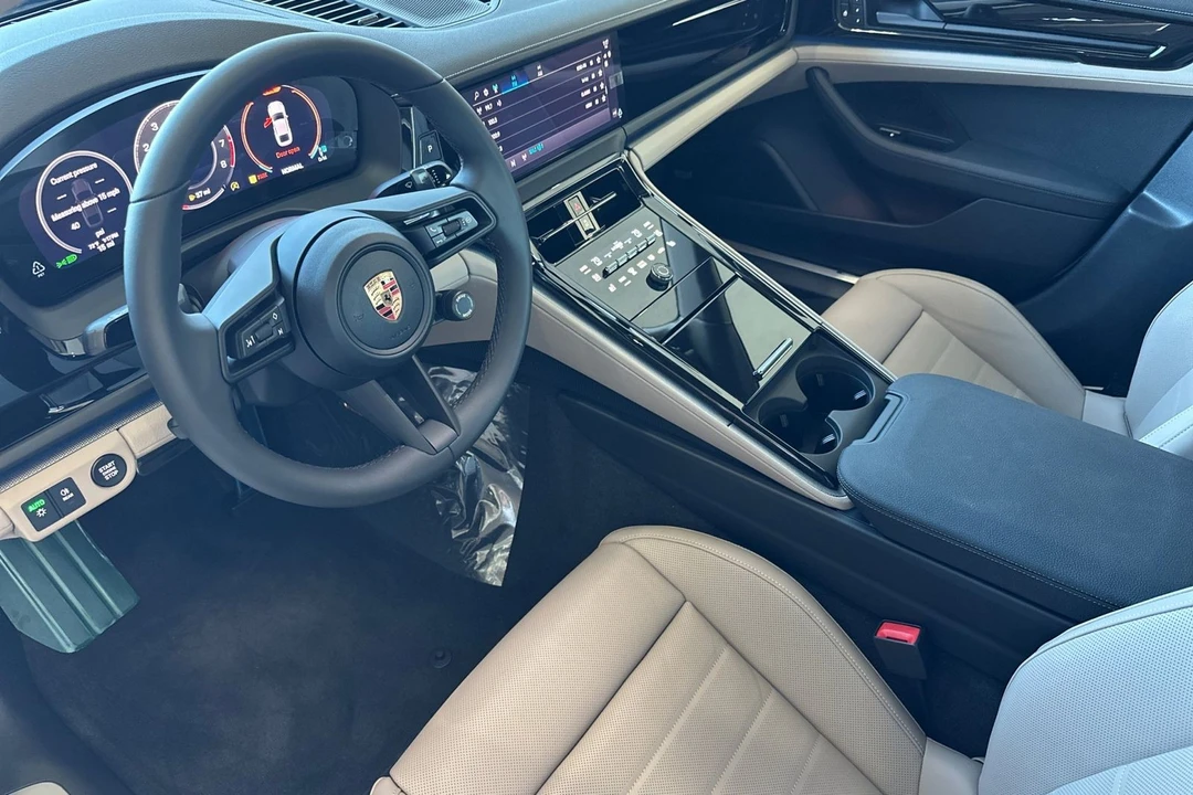 2026 Porsche 976 Panamera - Image 4 of 21