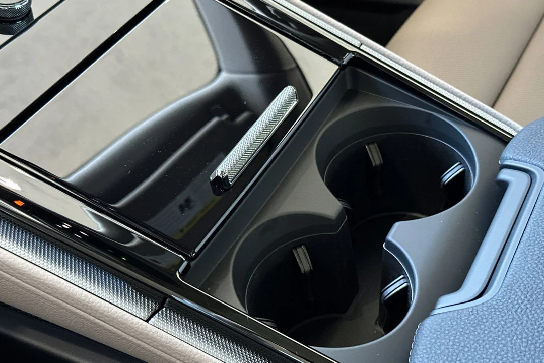 2026 Porsche 976 Panamera - Image 25 of 31