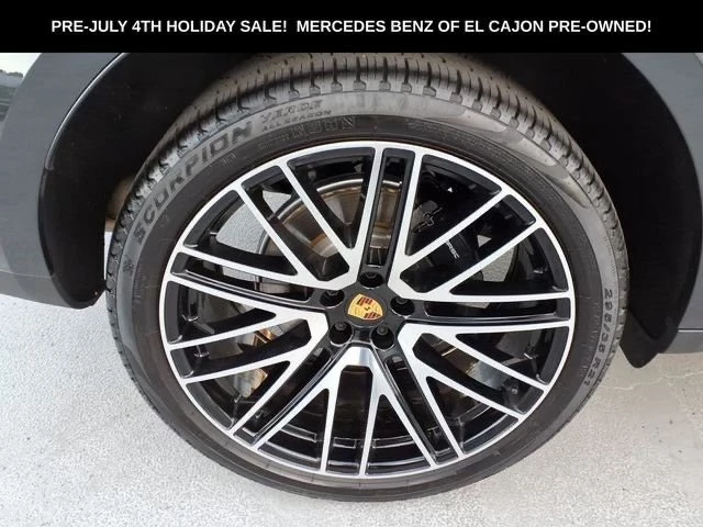 2026 Porsche Macan Electric - Image 7 of 11