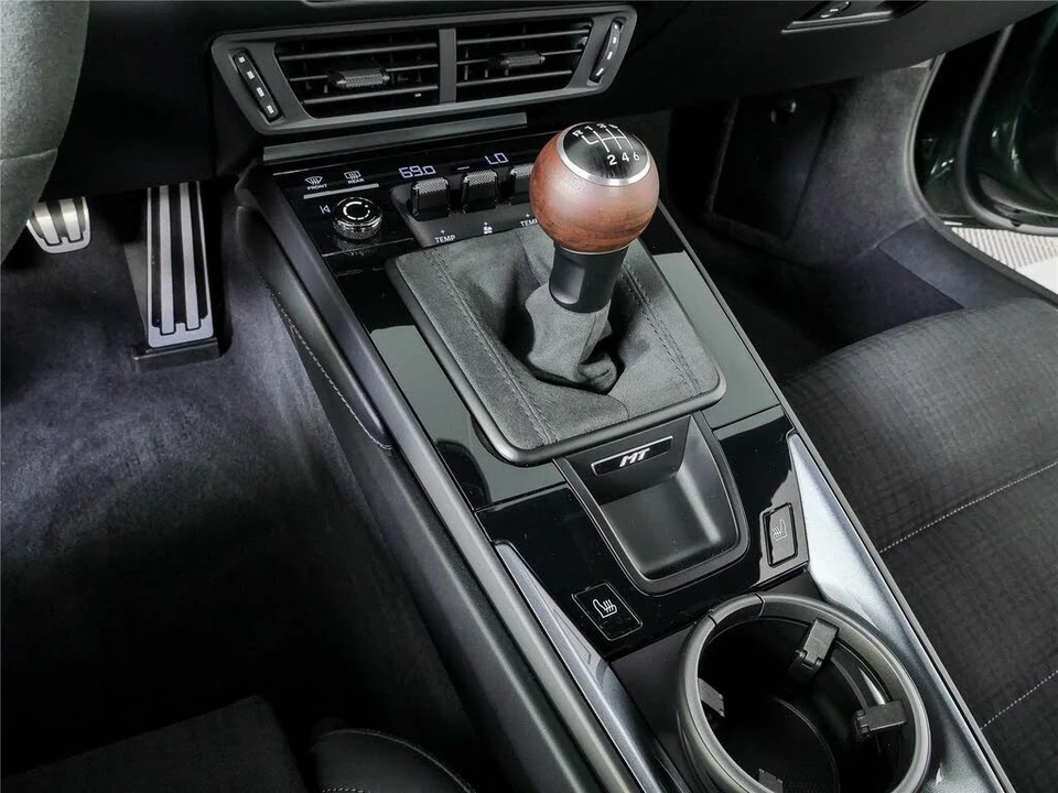 2026 Porsche 992 Carrera - Image 19 of 31