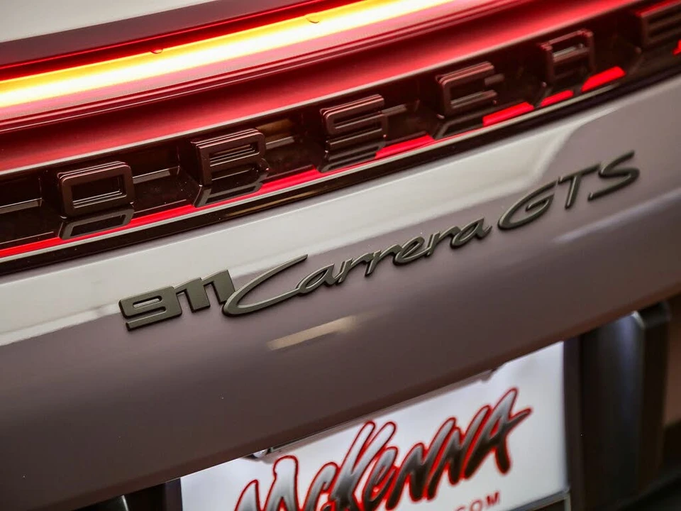 2026 Porsche 992 Carrera - Image 16 of 31