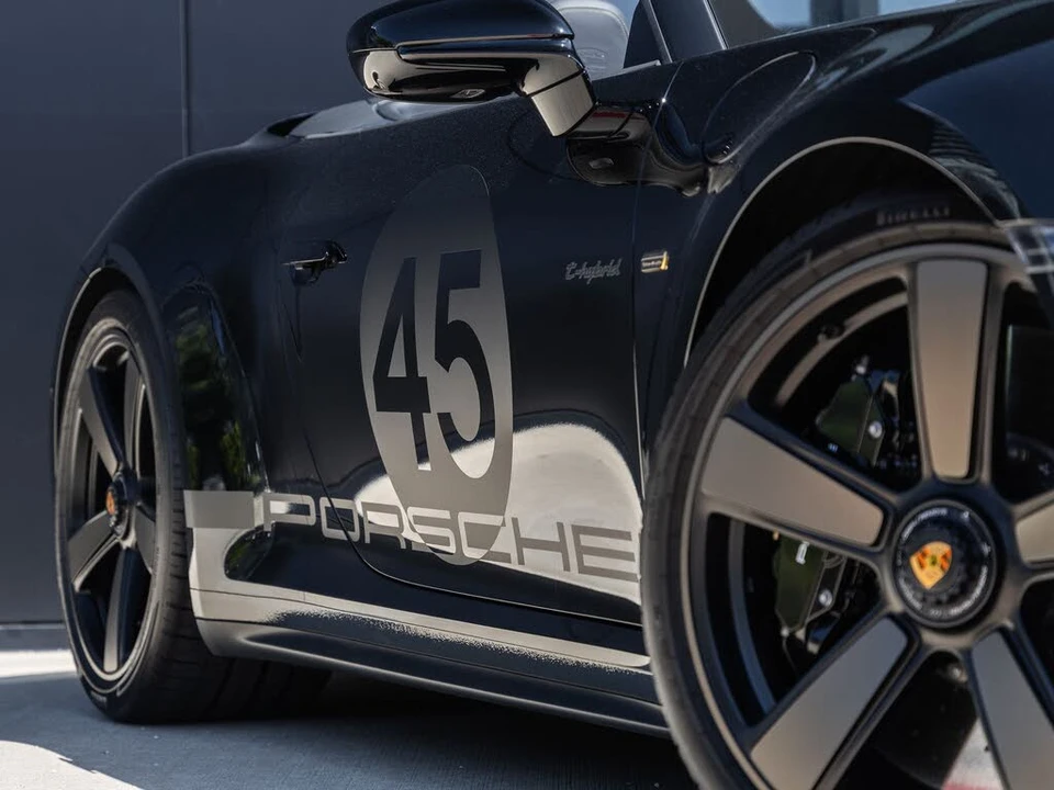 2026 Porsche 992 Carrera - Image 29 of 31