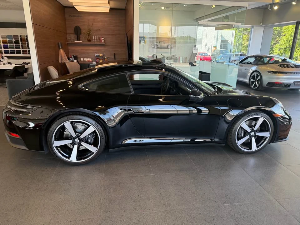 2026 Porsche 992 Carrera - Image 3 of 8