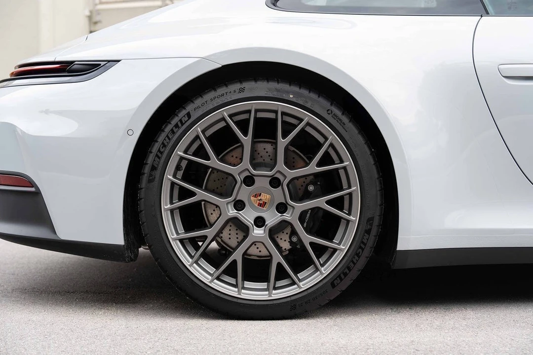 2026 Porsche 992 Carrera - Image 21 of 31