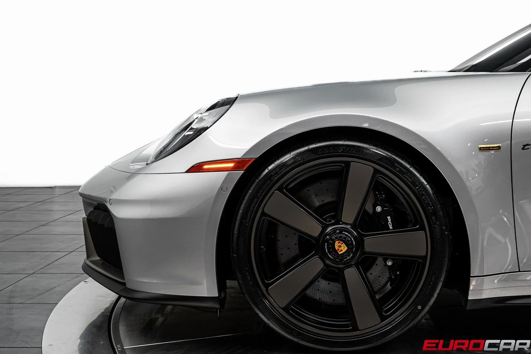 2026 Porsche 911 - Image 17 of 31