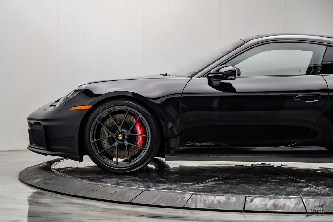 2026 Porsche 911 - Image 8 of 31