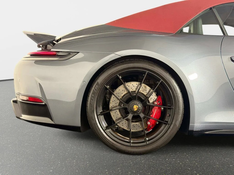 2026 Porsche 911 - Image 18 of 31