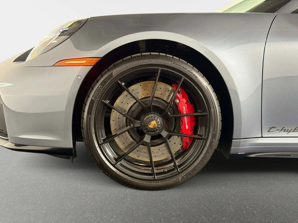 2026 Porsche 911 - Image 19 of 31