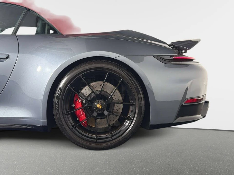 2026 Porsche 911 - Image 13 of 31