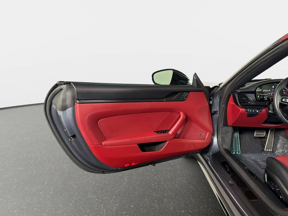 2026 Porsche 911 - Image 27 of 31
