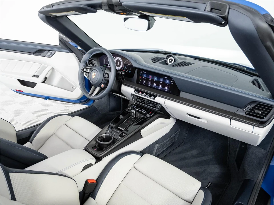 2026 Porsche 911 - Image 22 of 31