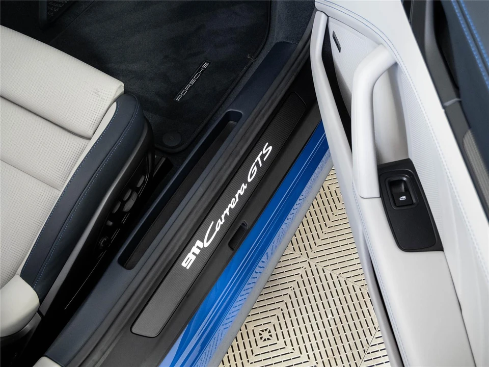 2026 Porsche 911 - Image 23 of 31