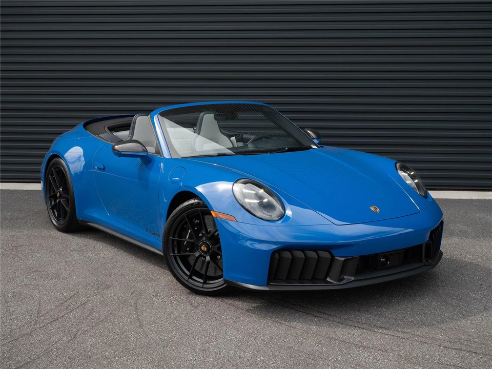 2026 Porsche 911 - Image 24 of 31