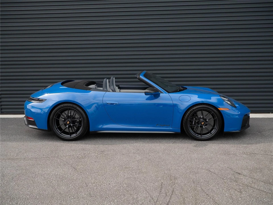 2026 Porsche 911 - Image 25 of 31