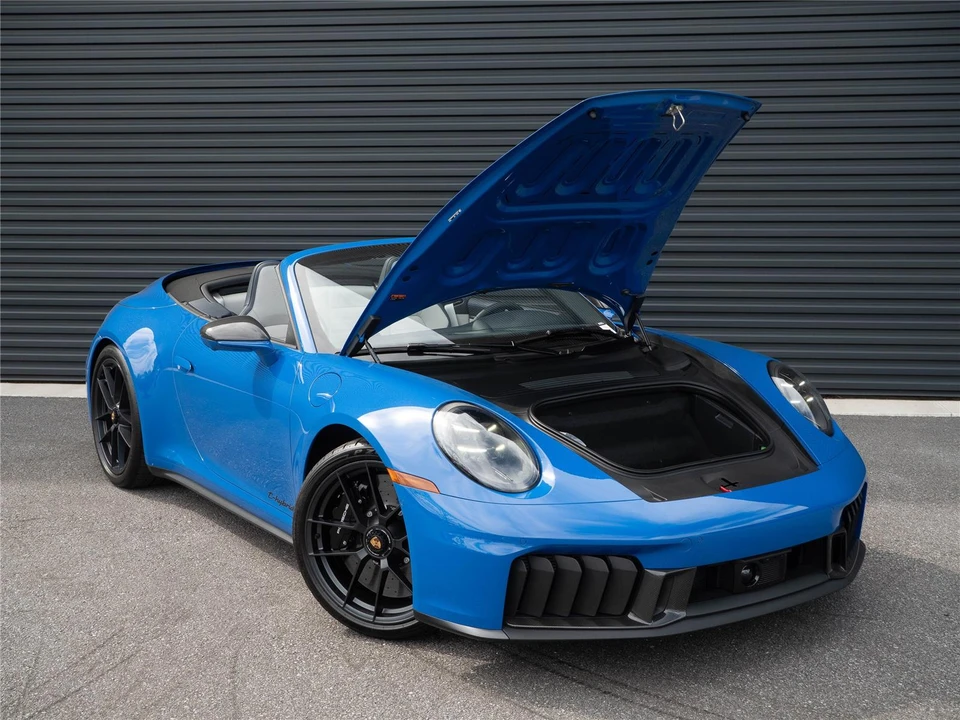 2026 Porsche 911 - Image 28 of 31