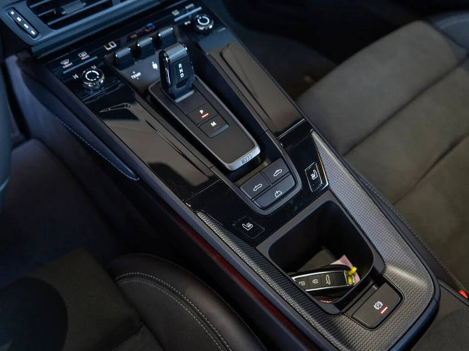 2026 Porsche 911 - Image 24 of 31