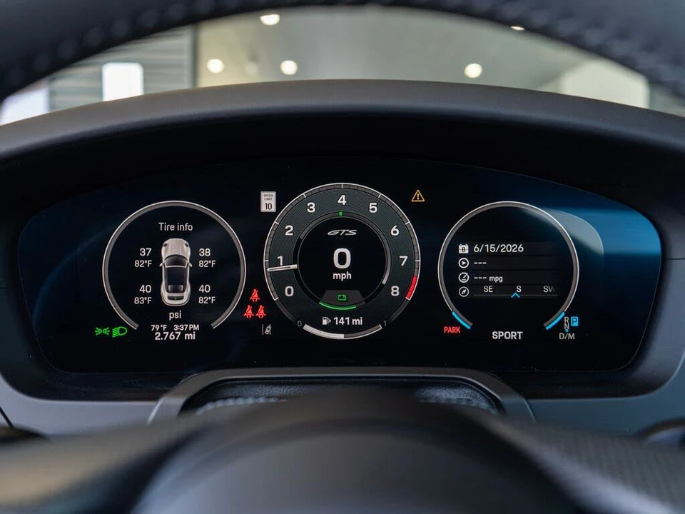 2026 Porsche 911 - Image 17 of 31