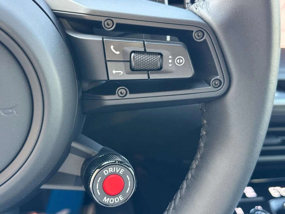 2026 Porsche 911 - Image 27 of 31