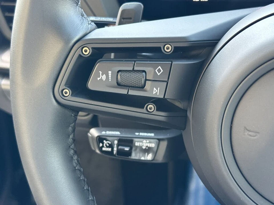 2026 Porsche 911 - Image 26 of 31