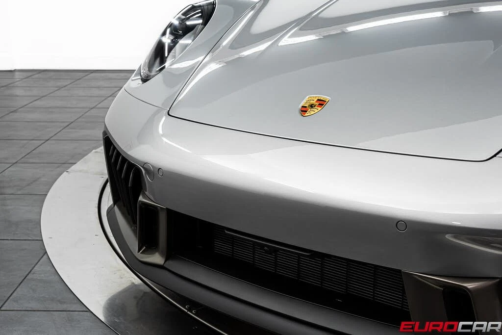 2026 Porsche 911 - Image 14 of 31