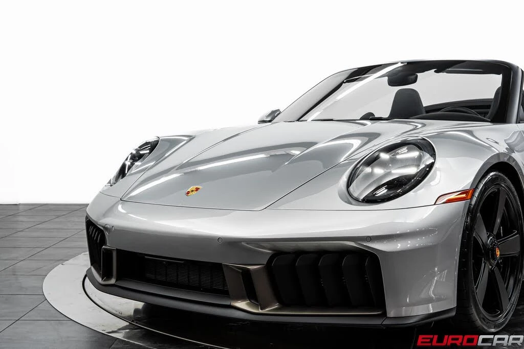2026 Porsche 911 - Image 16 of 31