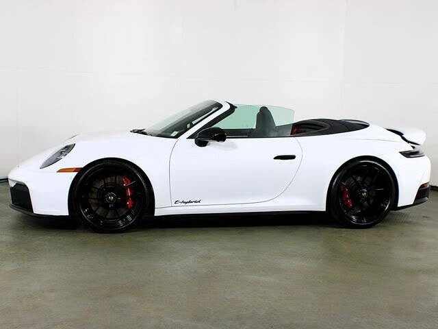 2026 Porsche 911 - Image 2 of 7