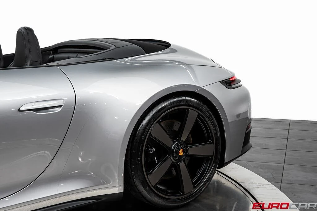 2026 Porsche 911 - Image 19 of 31