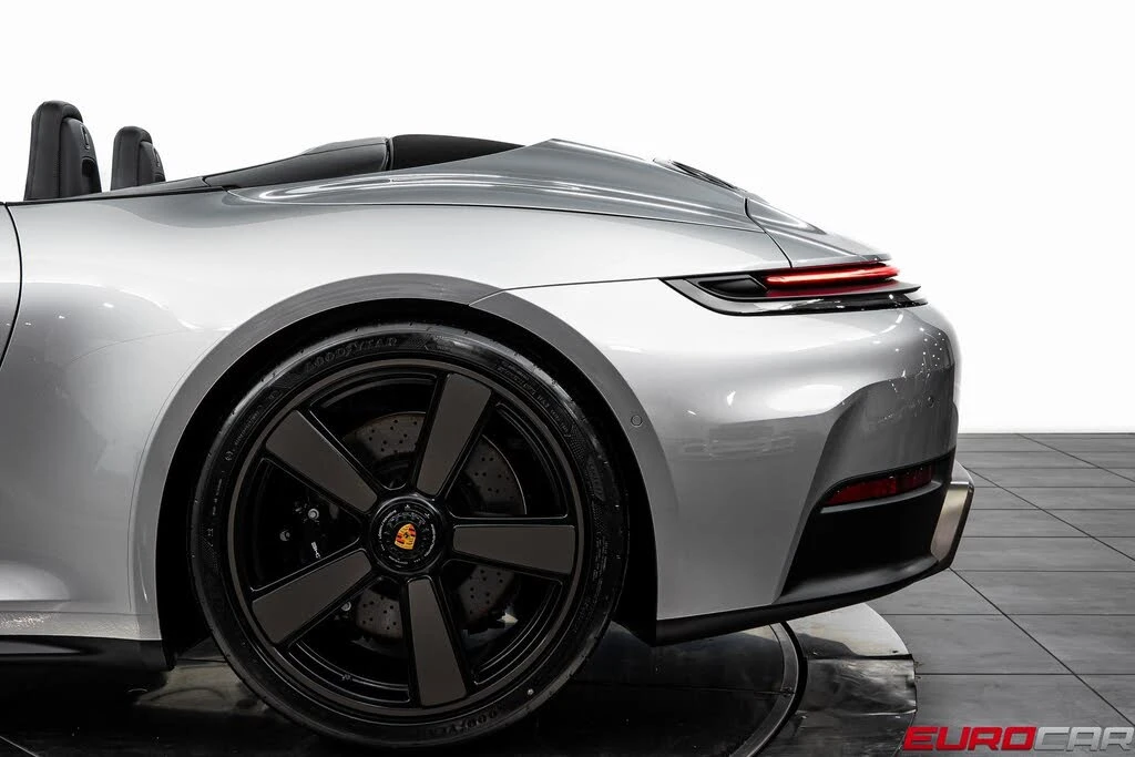 2026 Porsche 911 - Image 20 of 31
