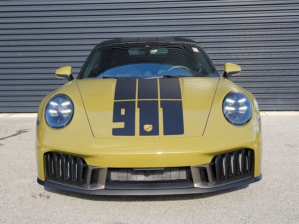 2026 Porsche 911 - Image 10 of 31