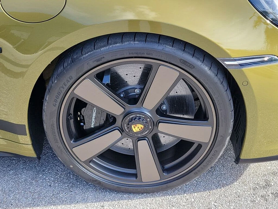 2026 Porsche 911 - Image 13 of 31