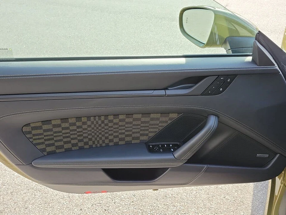 2026 Porsche 911 - Image 24 of 31