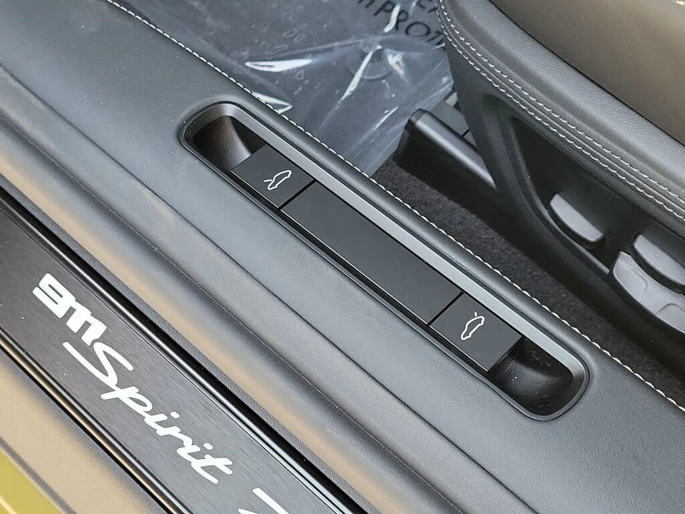 2026 Porsche 911 - Image 28 of 31