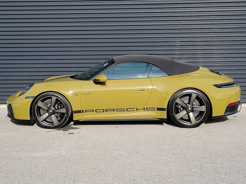 2026 Porsche 911 - Image 2 of 31