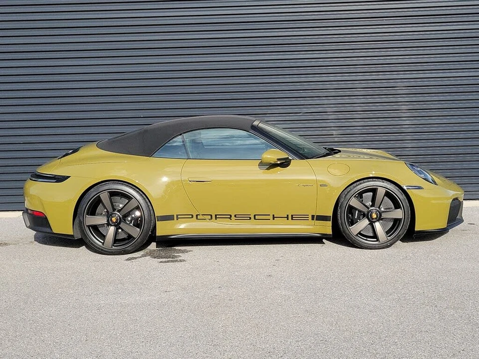 2026 Porsche 911 - Image 8 of 31
