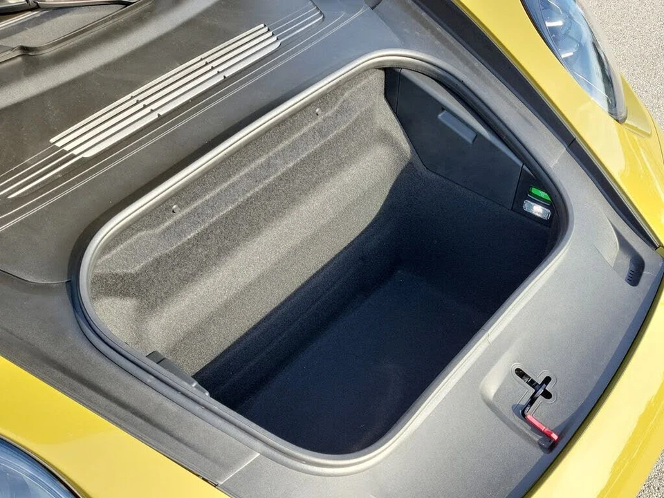 2026 Porsche 911 - Image 17 of 31