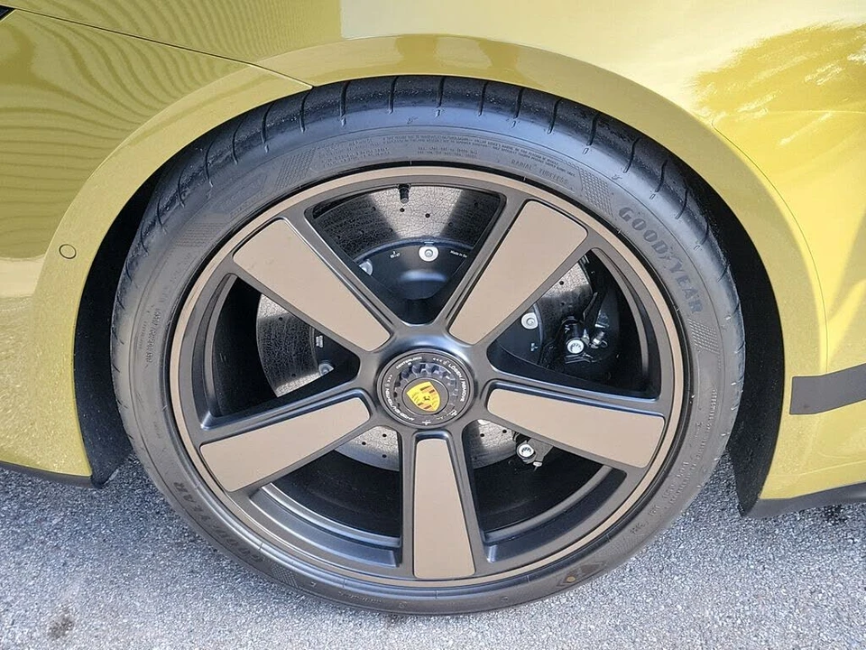 2026 Porsche 911 - Image 14 of 31