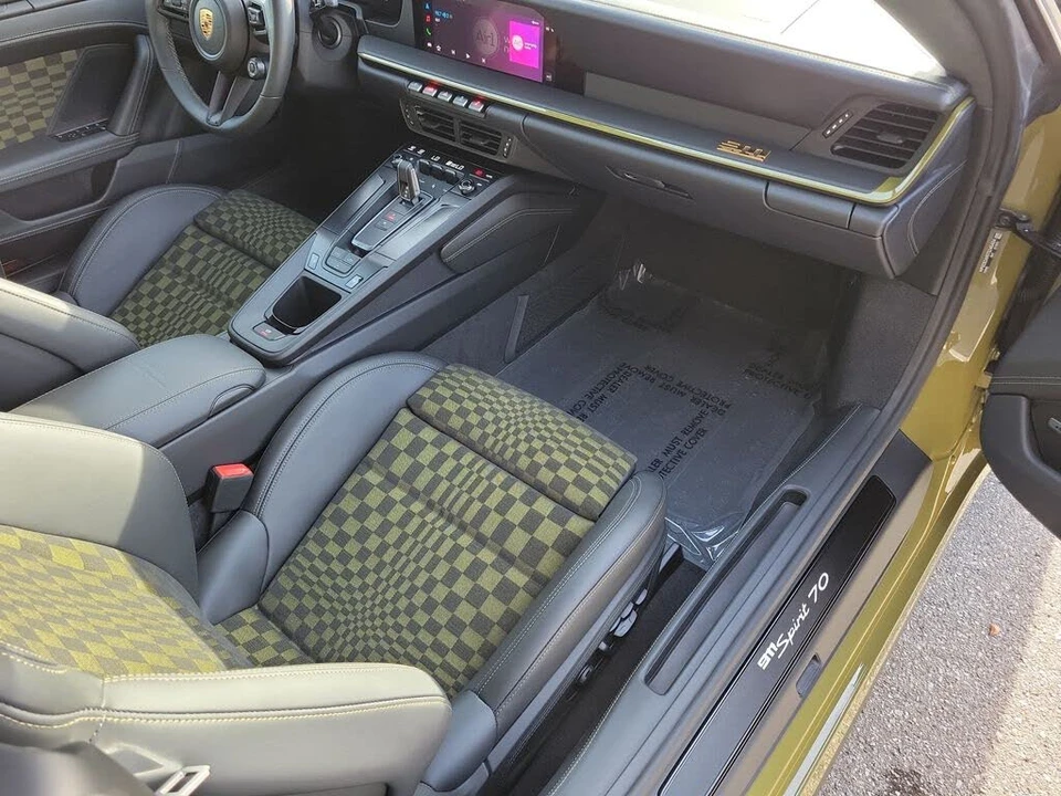 2026 Porsche 911 - Image 18 of 31