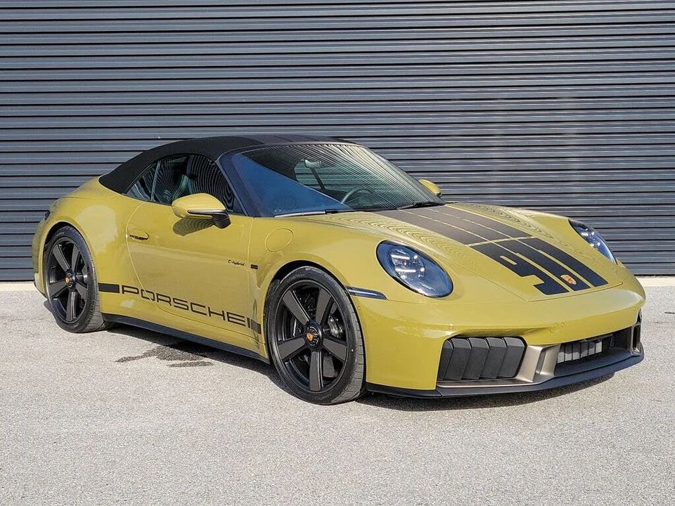 2026 Porsche 911 - Image 9 of 31