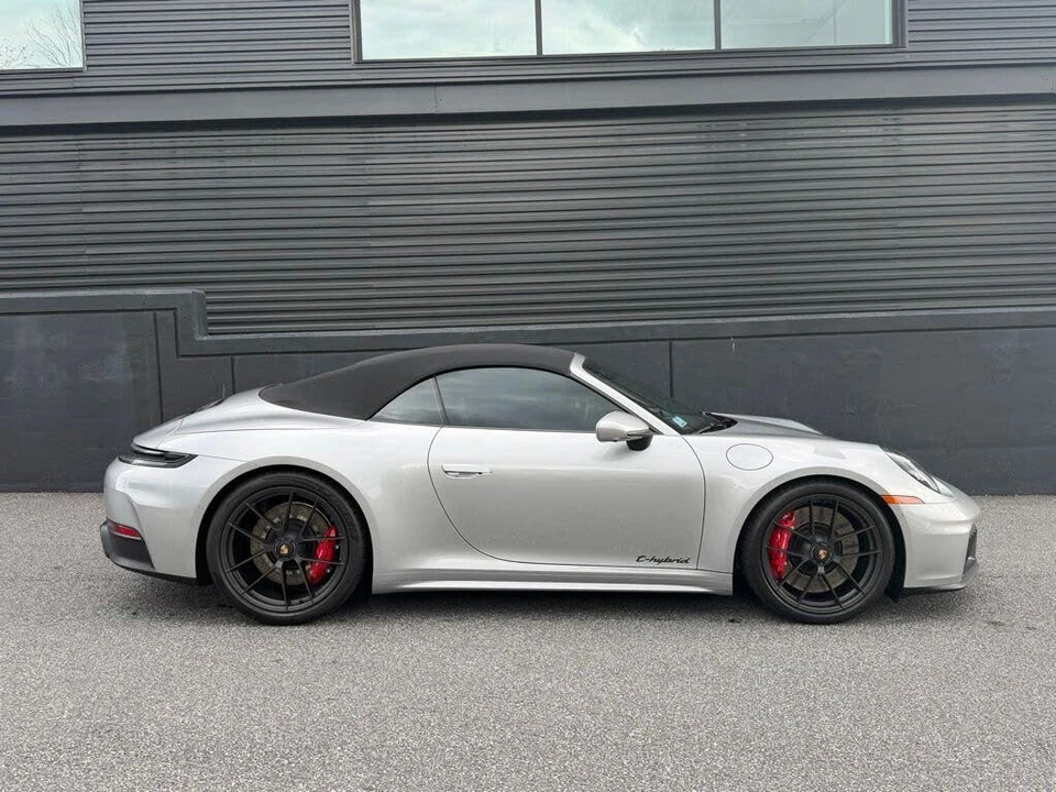 2026 Porsche 911 - Image 11 of 26