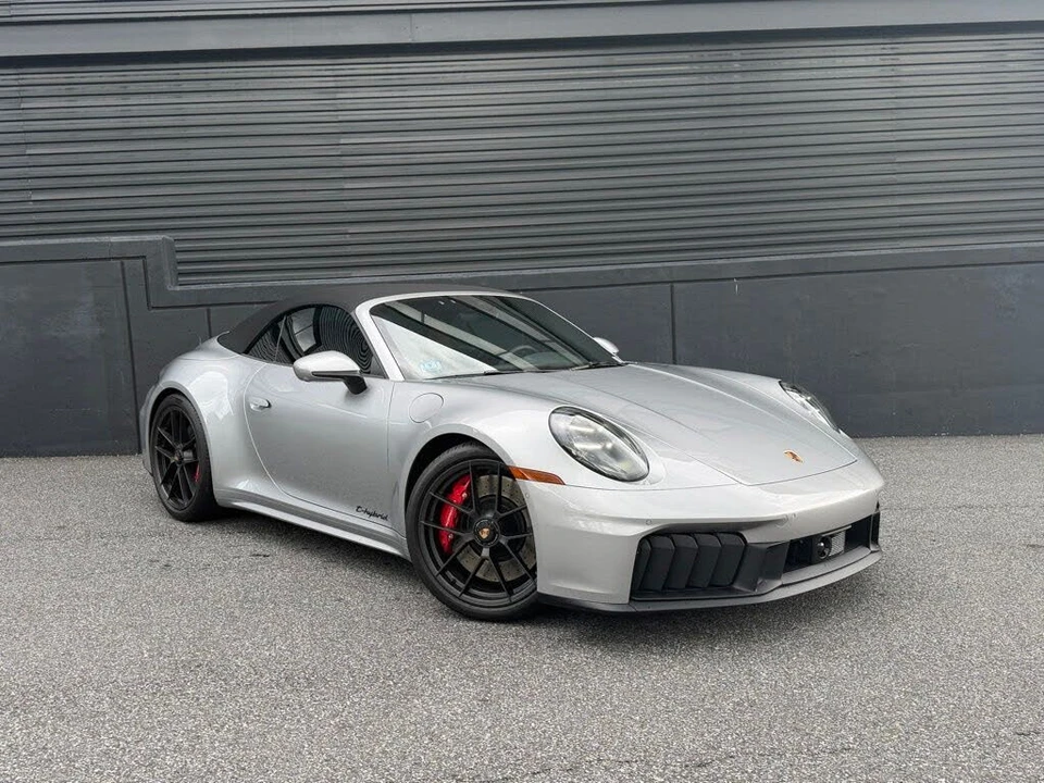 2026 Porsche 911 - Image 12 of 26