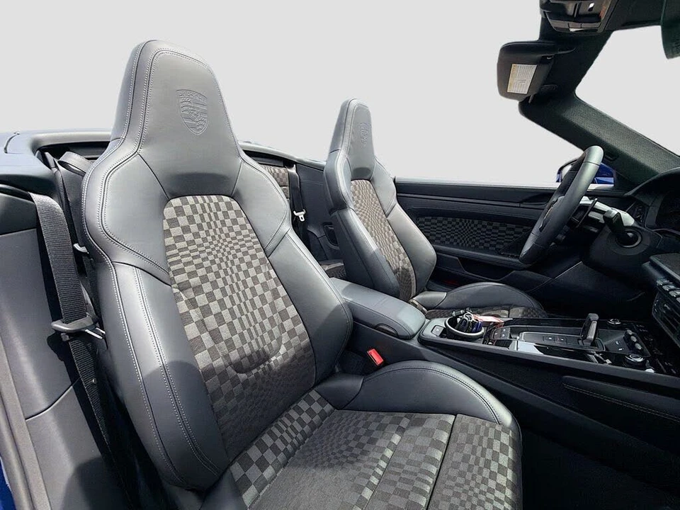 2026 Porsche 911 - Image 27 of 31
