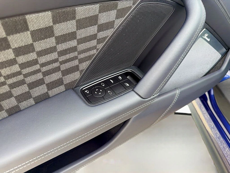2026 Porsche 911 - Image 19 of 31