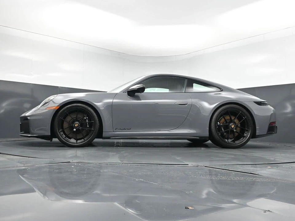 2026 Porsche 992 Carrera GTS - Image 21 of 31